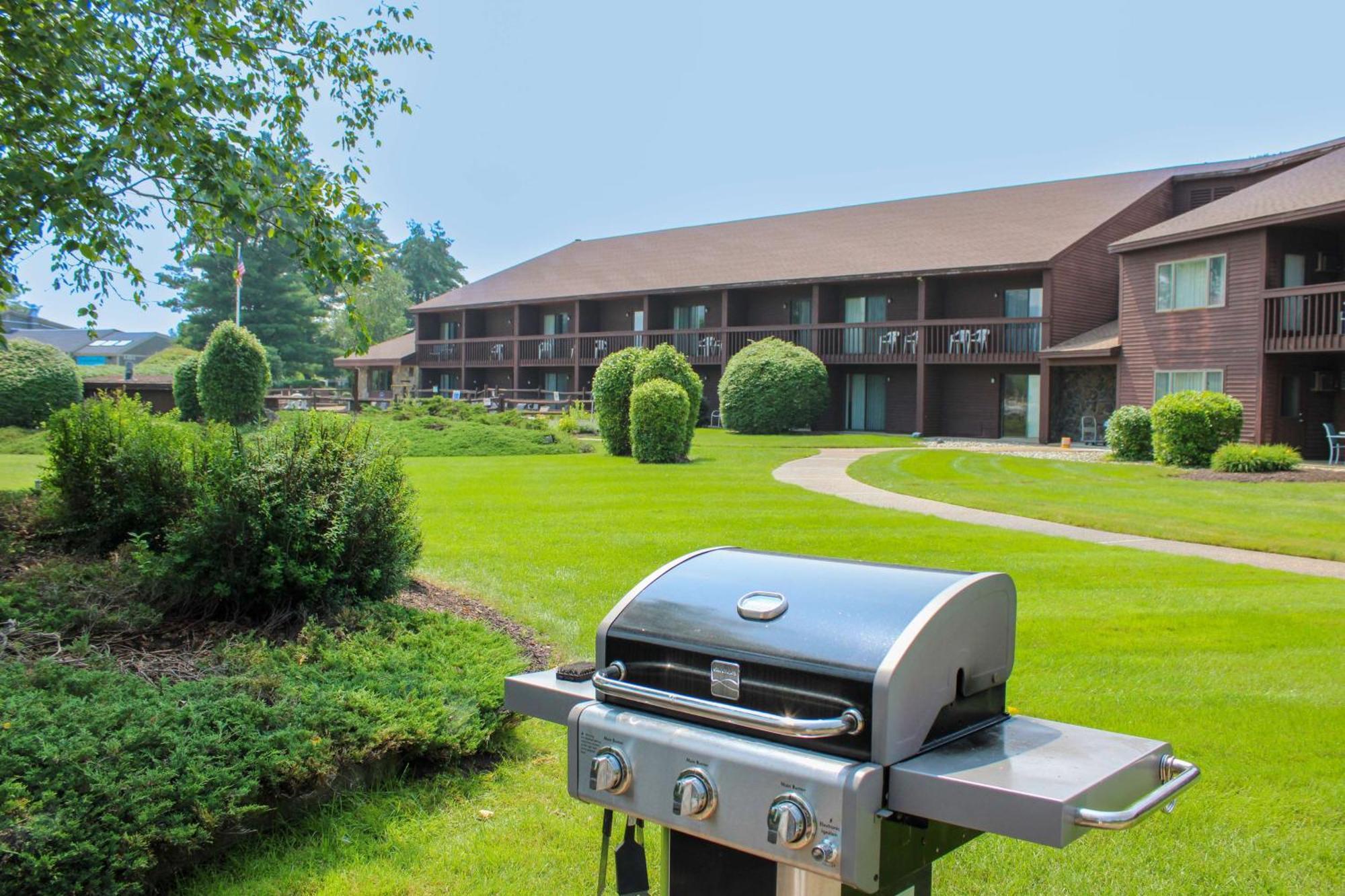 Fireside Inn & Suites Gilford Exterior photo